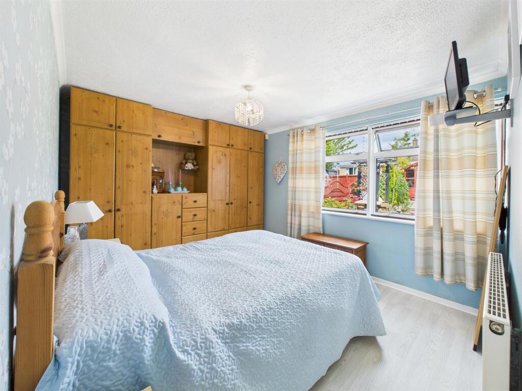 Bedroom: