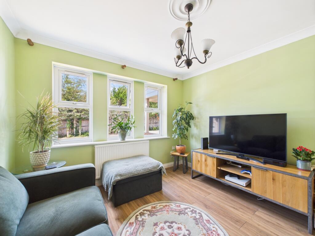 CAM02023G0-PR0161-STILL021