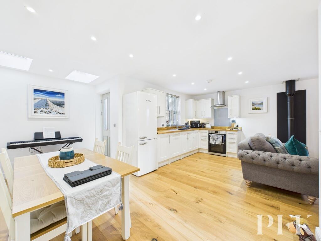 Kitchen / Living Area