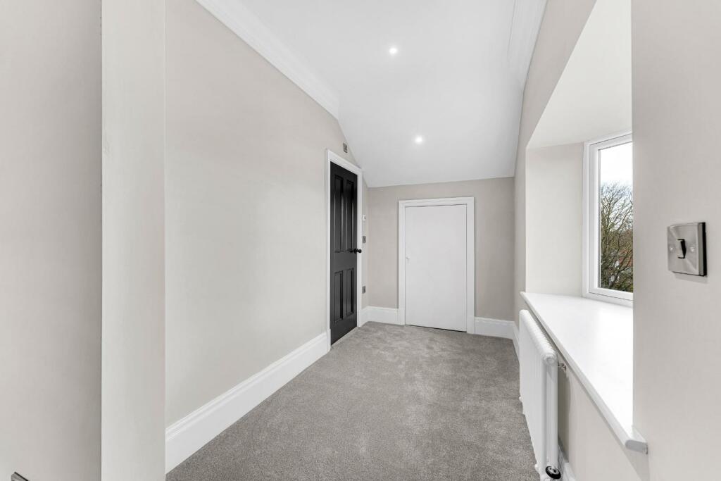 Bedroom 4 Dressing Area