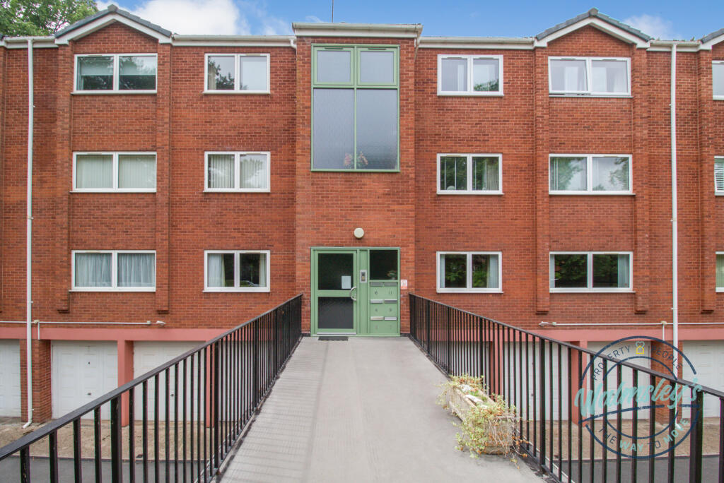 Walkway to main doorway and ground floor apartment