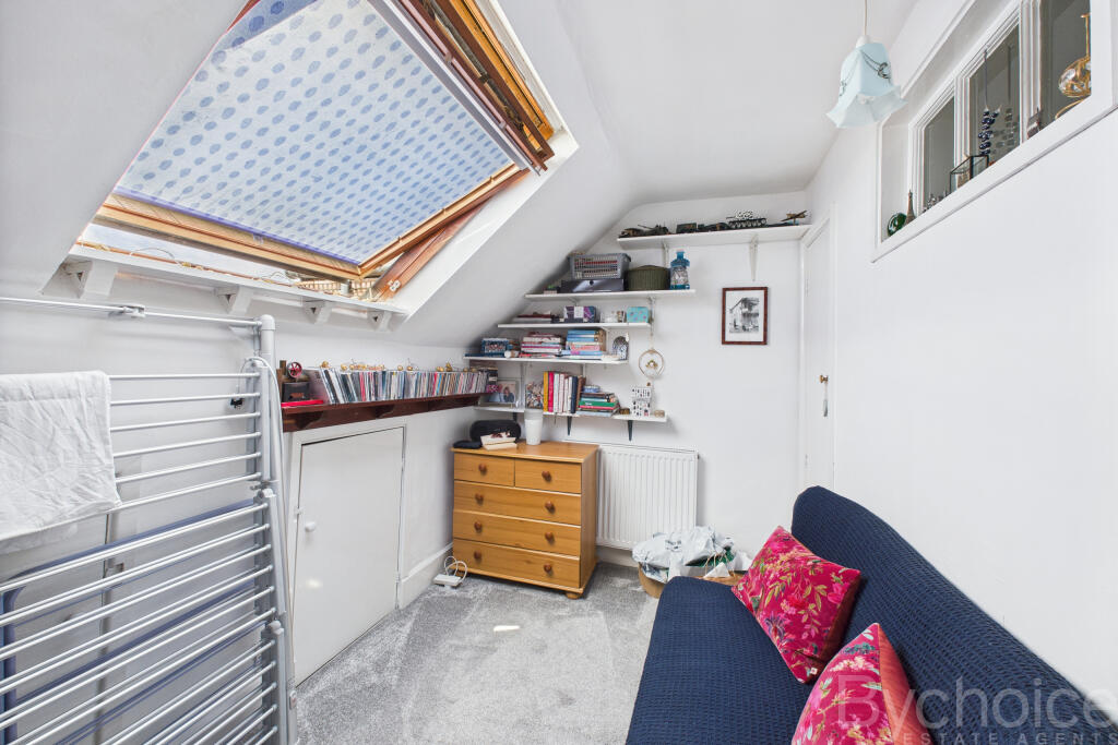 CAM05454G0-PR0042-STILL018