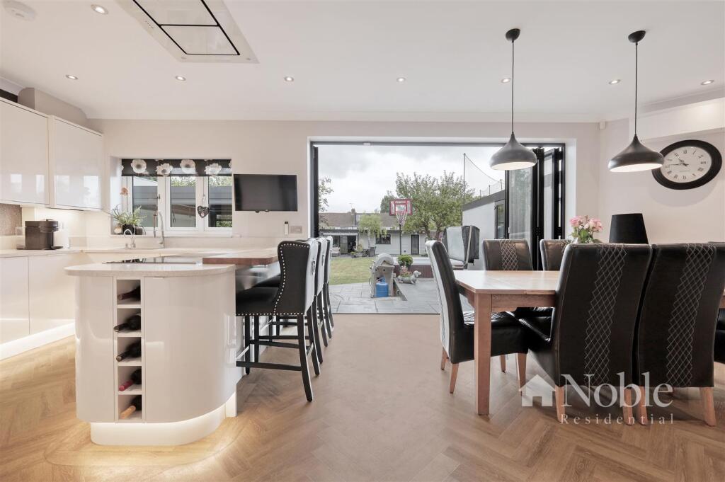 Open Plan Lounge/Kitchen/Dinning Area