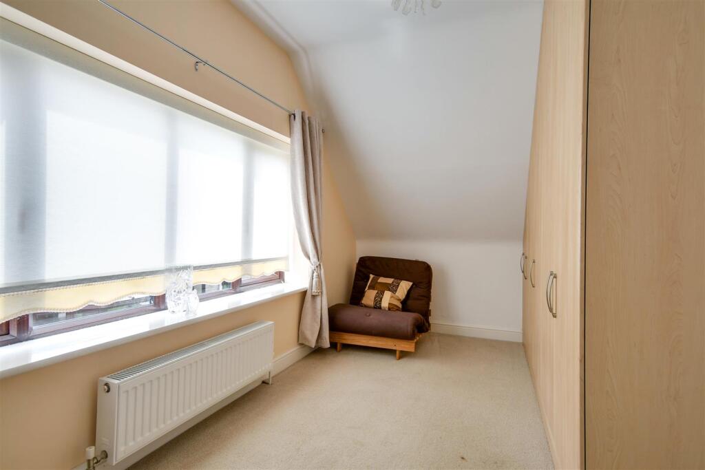 Annex walk in wardrobe