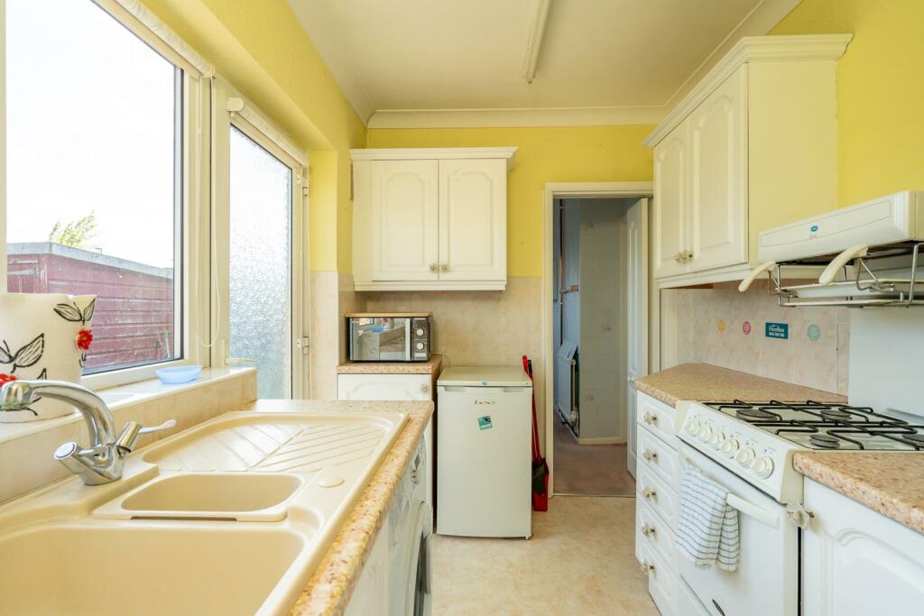 Kitchen - Photo 1.jpg