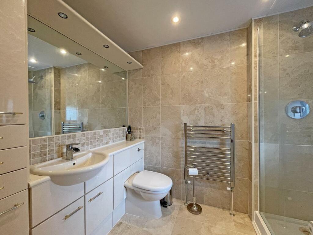 Wood Park 6 En Suite.jpg