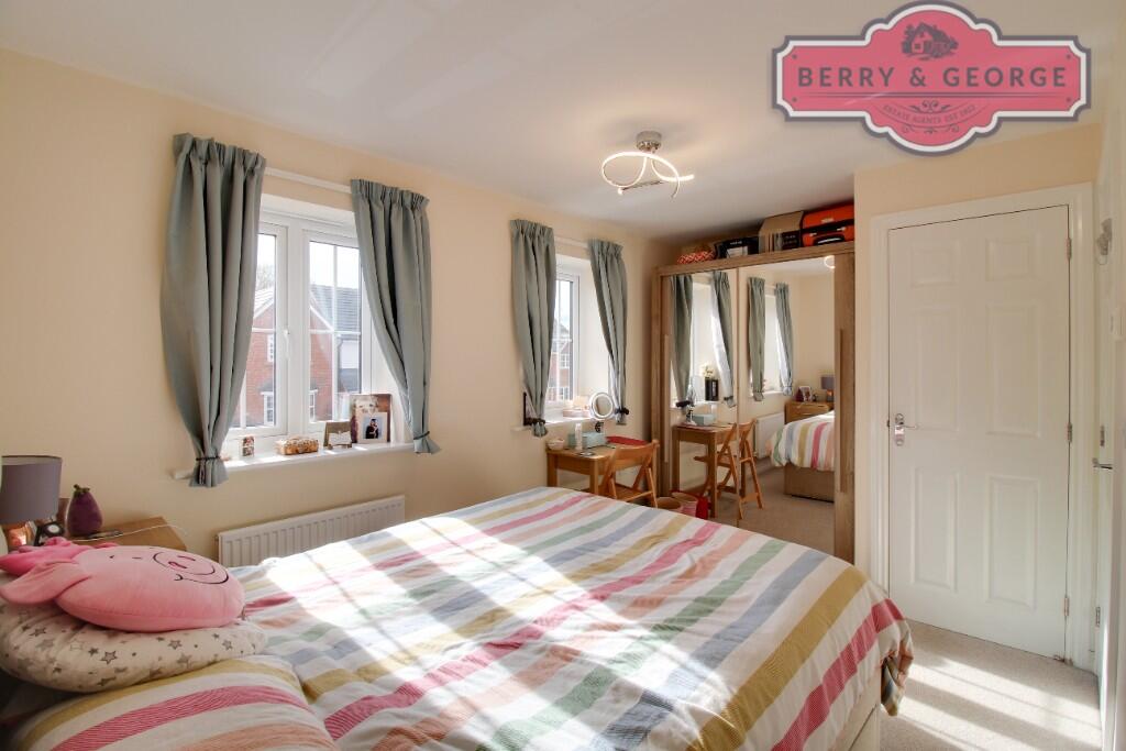MAIN BEDROOM