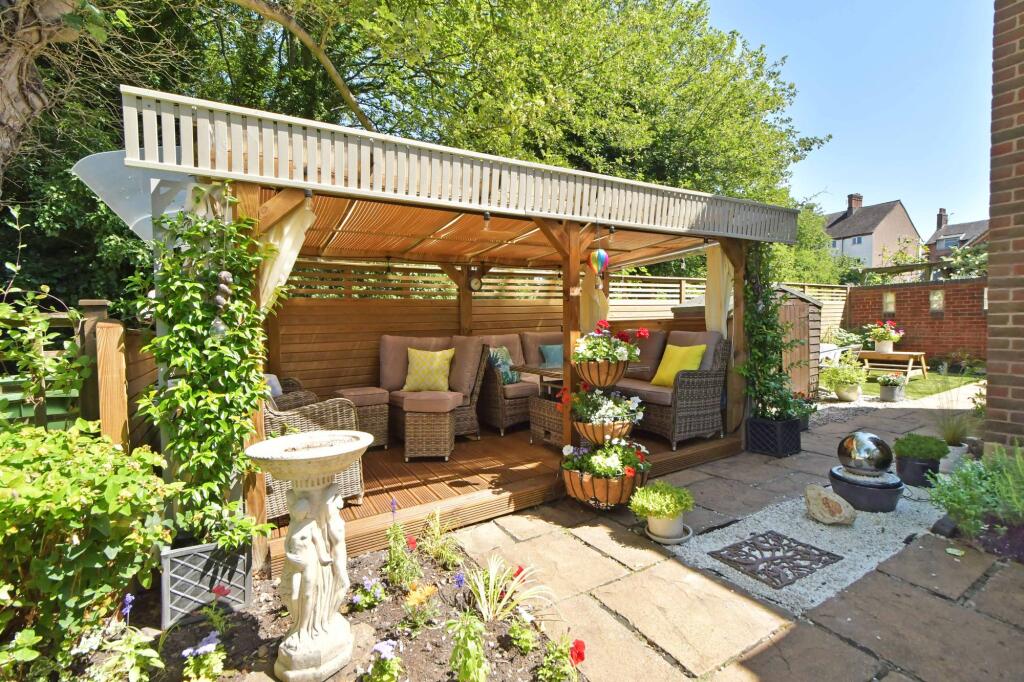 Stunning courtyard garden