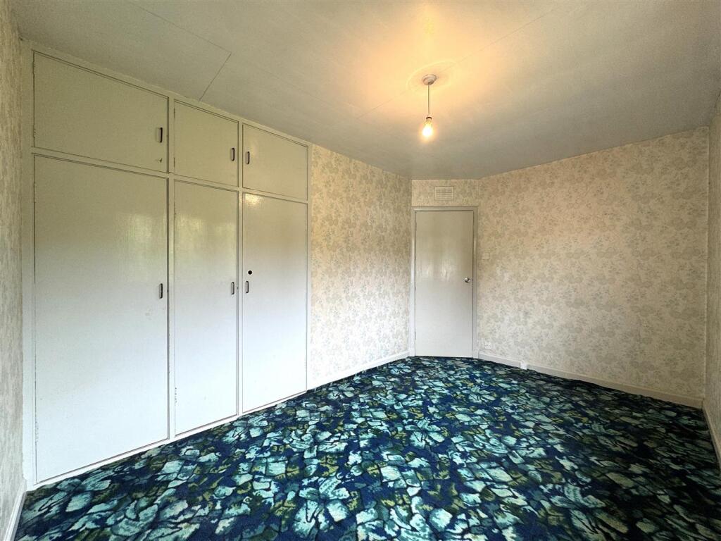 BEDROOM 1.JPG
