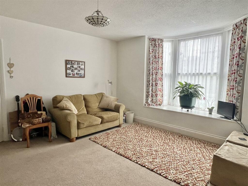 Reception Room/Formal Lounge