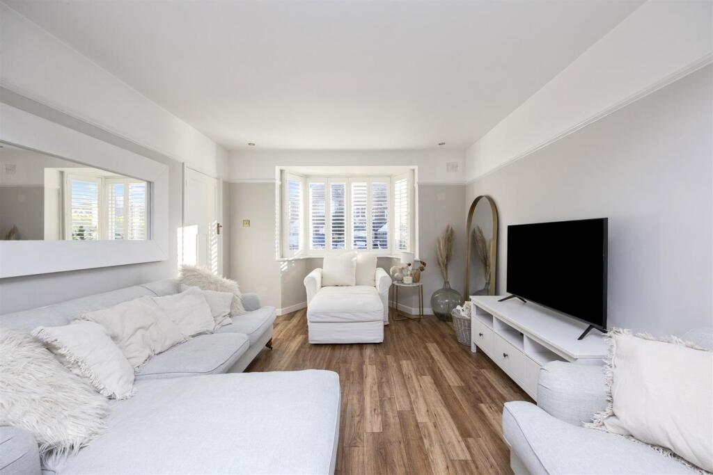 Sitting/Dining Room