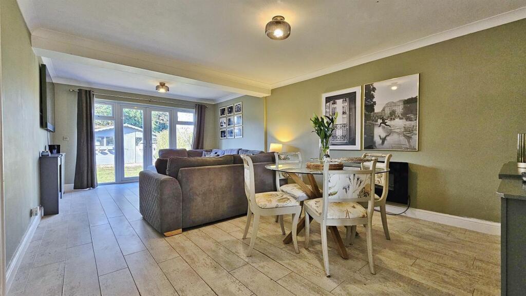 Lounge/Diner