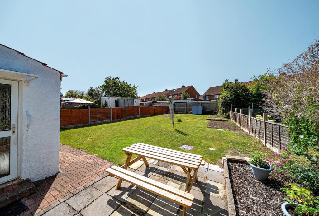 1313405-4-685405c...