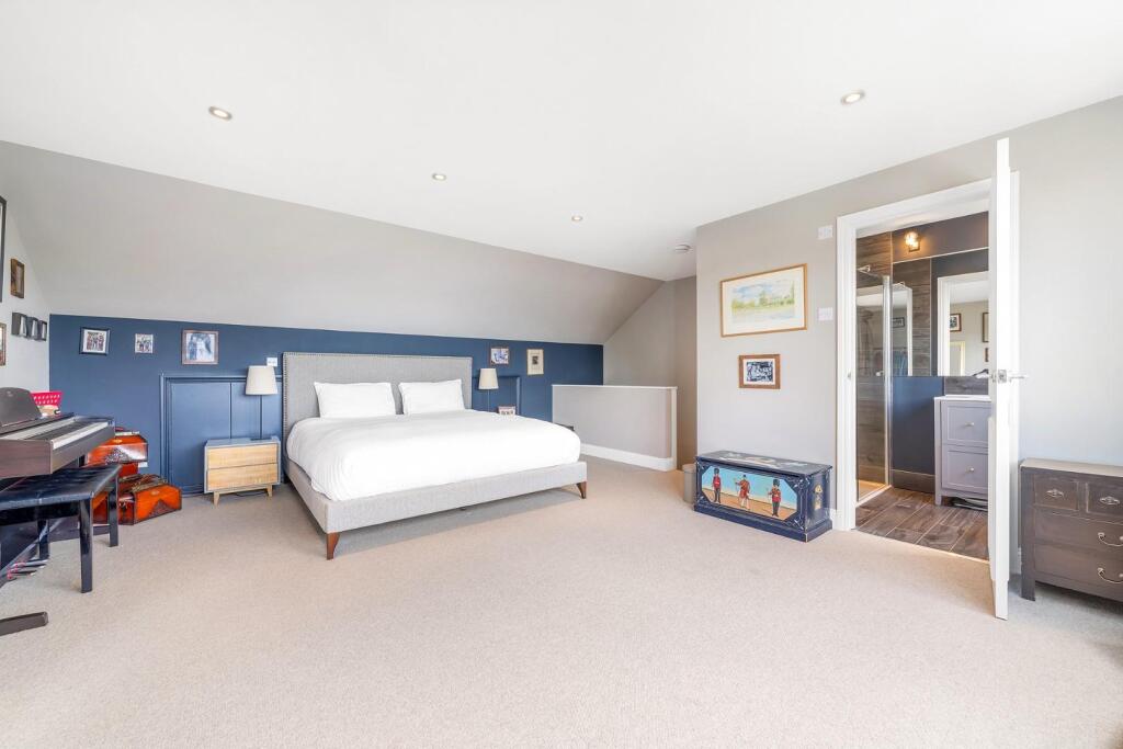 Bedroom 1.JPG