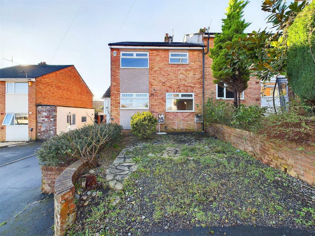 15 - THREE BEDROOM FAMILY HOUSE IN BISHOPSWORTH.jp