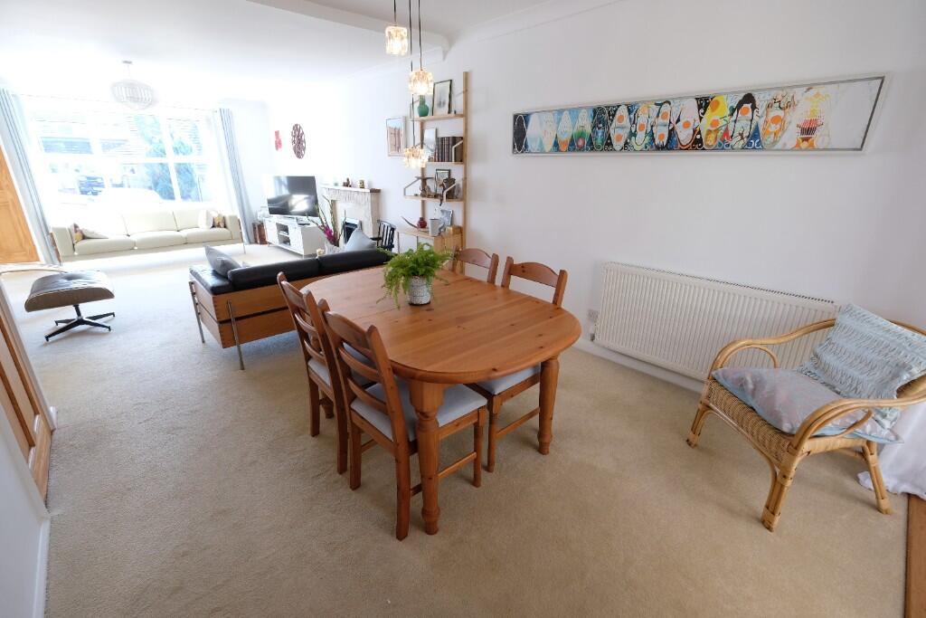 SITTING/DINING ROOM