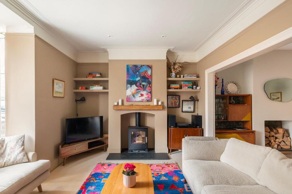 0R6RFS - Living Room A.jpg