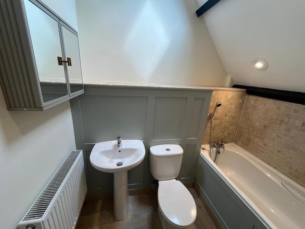 1B Silver St-bathroom 4.jpg