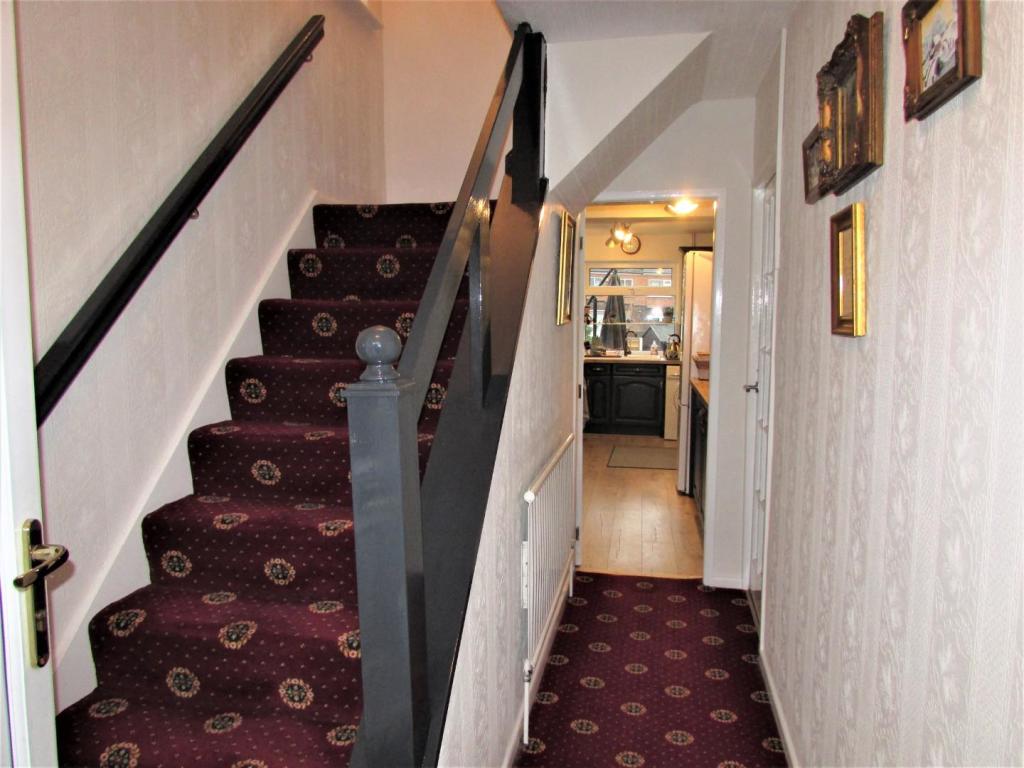 ThornAve12hall.JPG