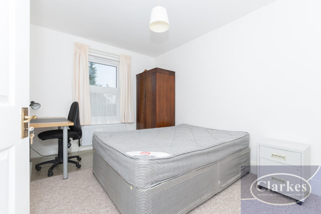 FC057_94 PINE RD_012