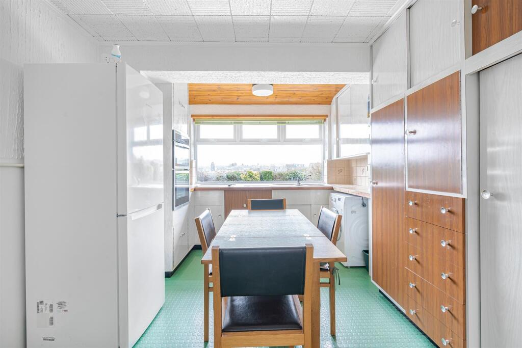 Kitchen / Breakfast Room