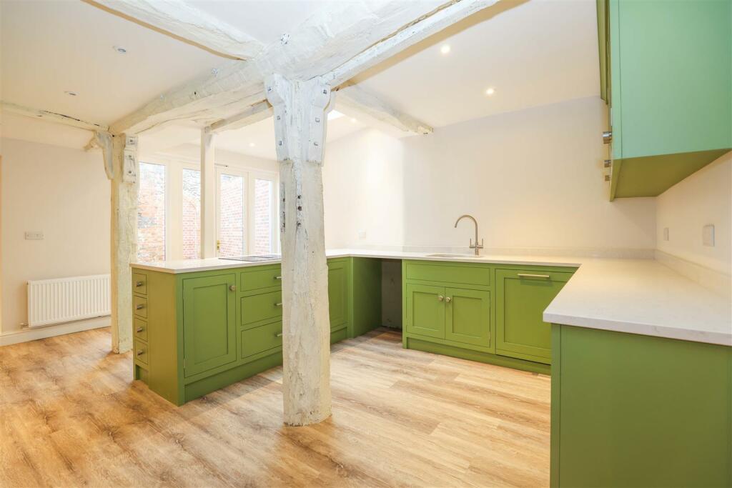 8 Guildhall Street [Kitchen].jpg