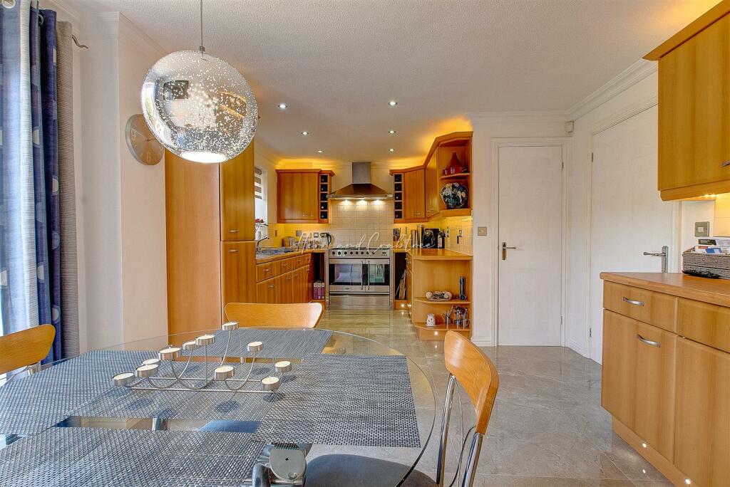 Ragnall Close, Thornhill, HernCrabtree (34).jpg