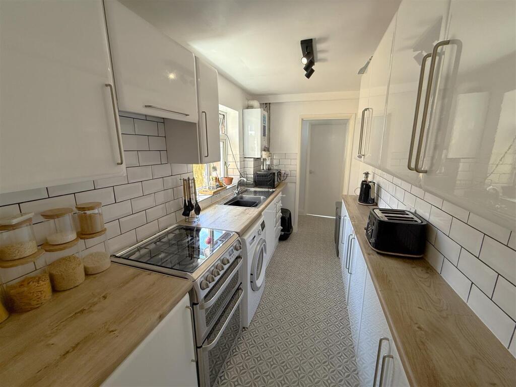 Kitchen A.JPG