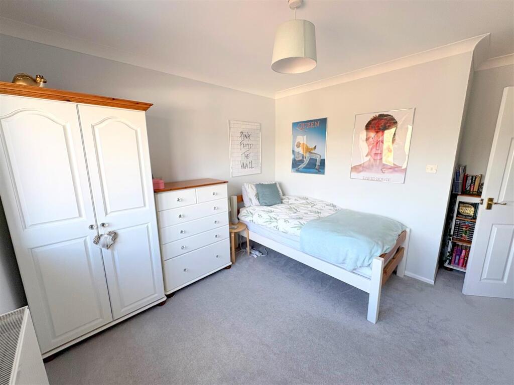 Bedroom 3b.jpg