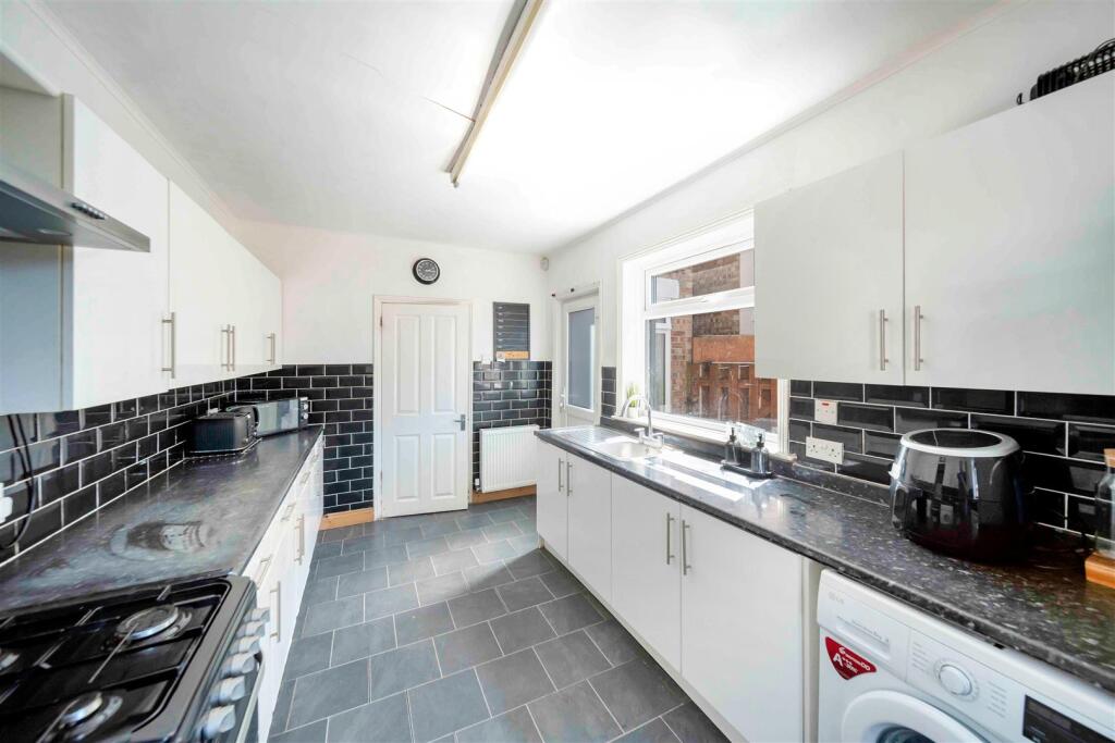 15 Sherrington Rd-25.jpg