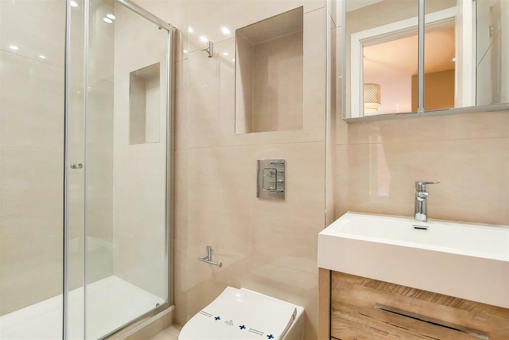 Master bedroom en-suite shower room