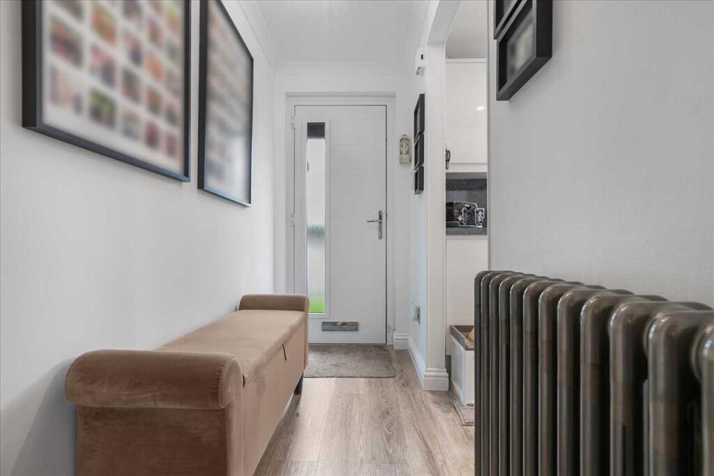 Entrance Hallway (2)