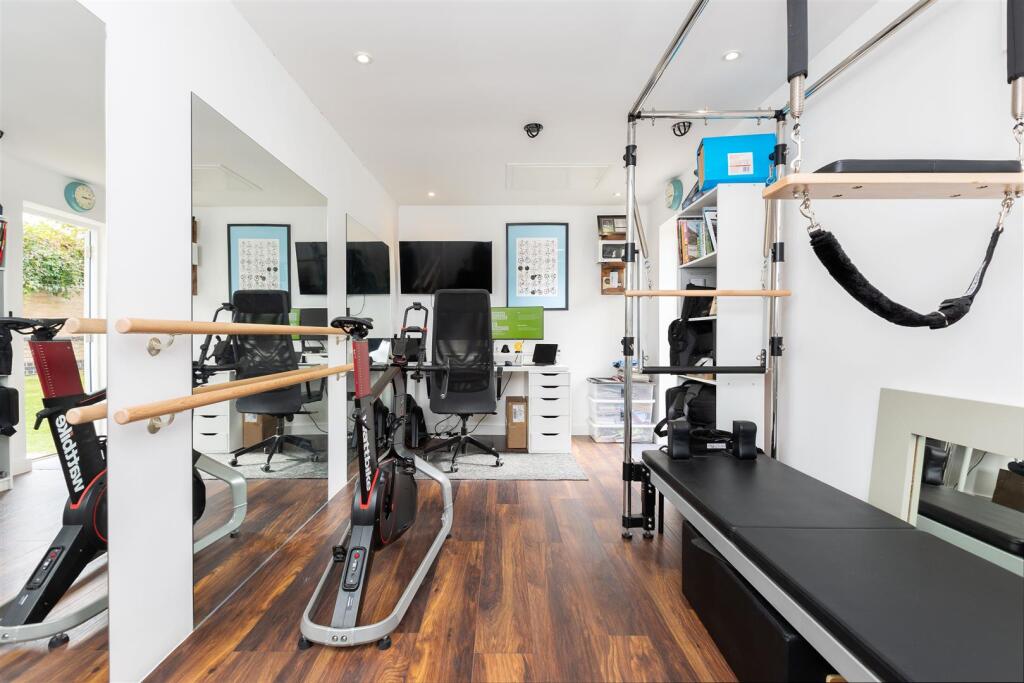 Garage/Gym