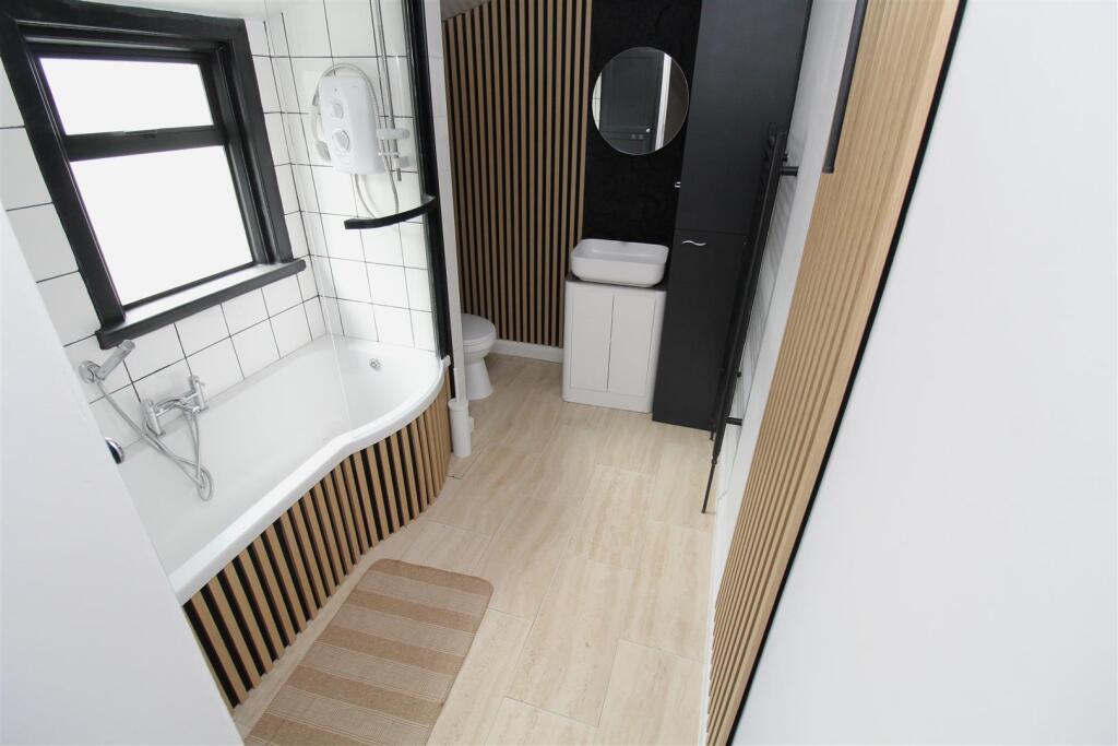 En-Suite Bathroom.JPG