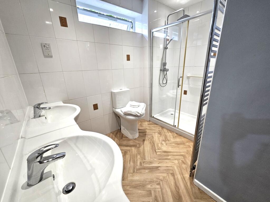 En-suite bathroom