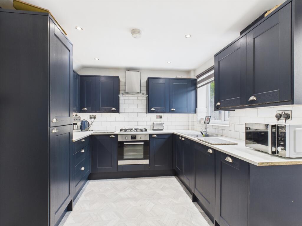 CAM03729G0-PR0054-STILL007