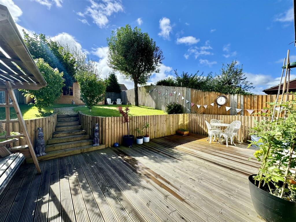 GARAGE &amp; GARDENS