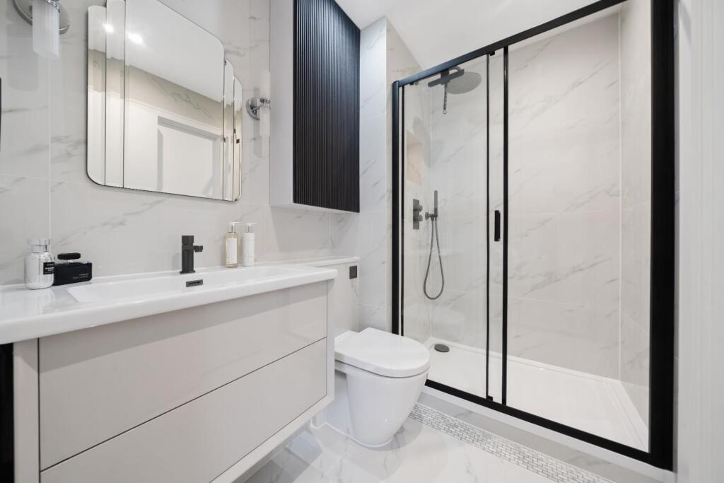 Wallis House 132 TW8 Ph3.jpg