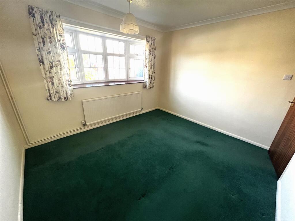 bedroom 2.JPG