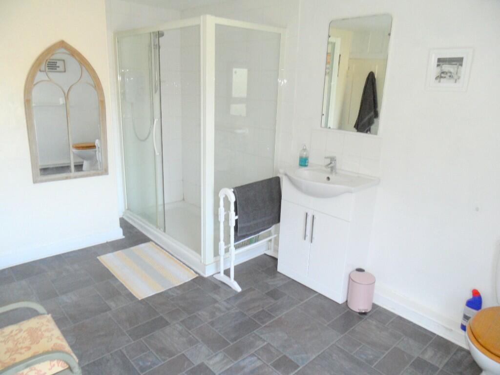 SHOWER ROOM
