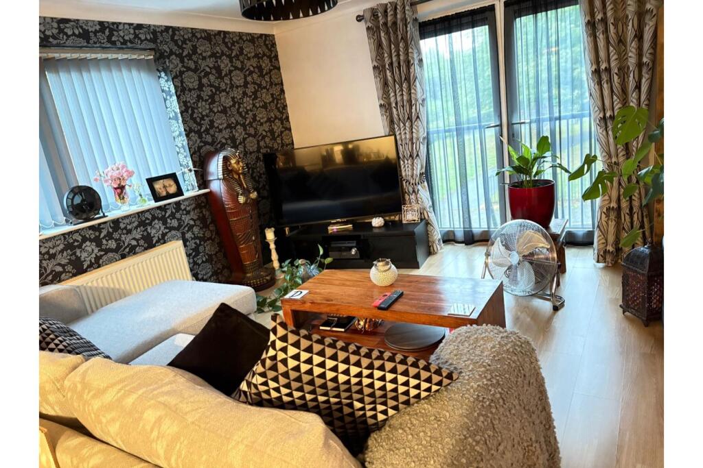 Apartment Living Rm