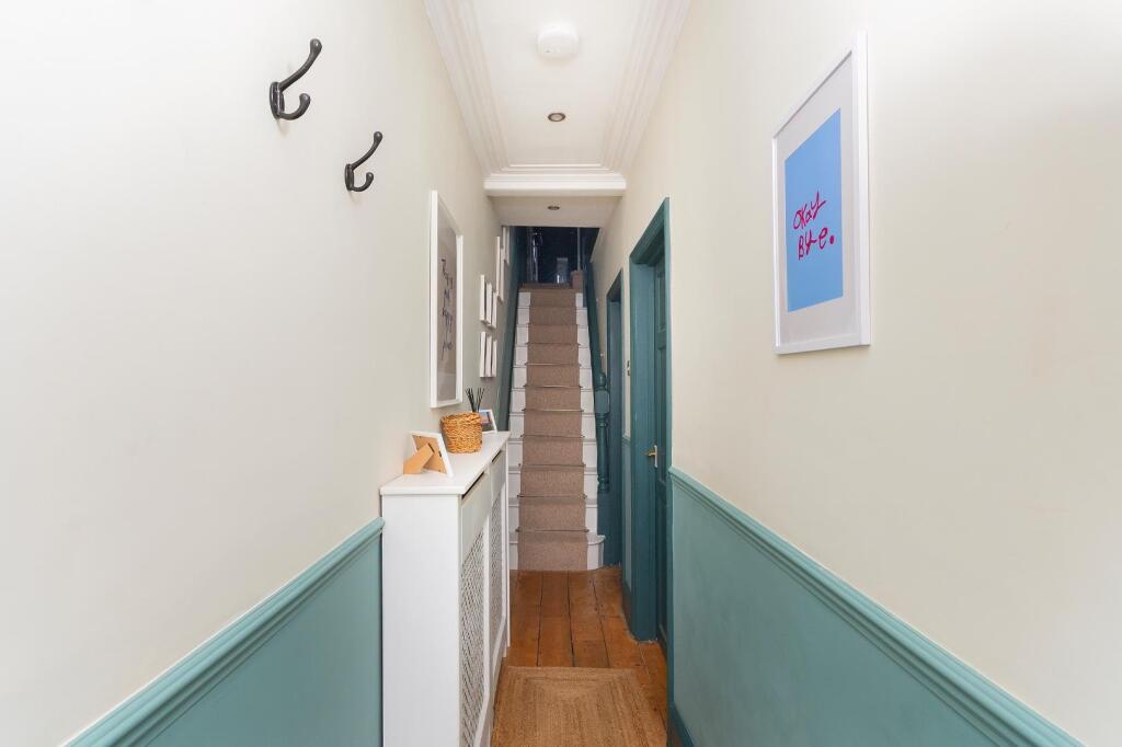 0G6PABN - Hallway B.jpg