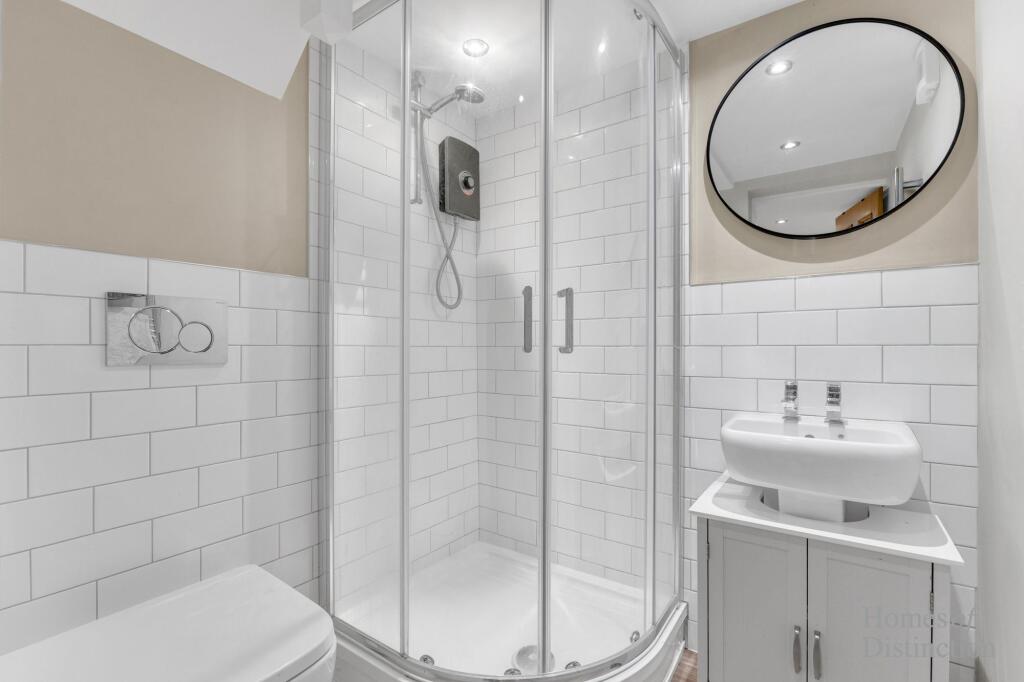 En-suite (Lower Ground Floor)