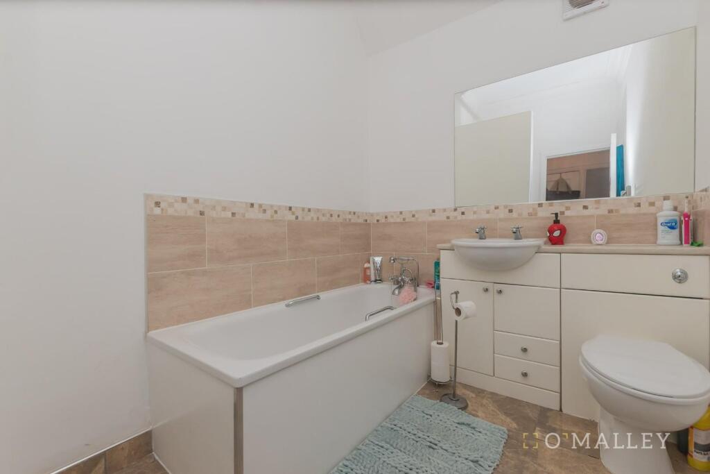 48. Bedroom 2 En- Suite 2.jpg