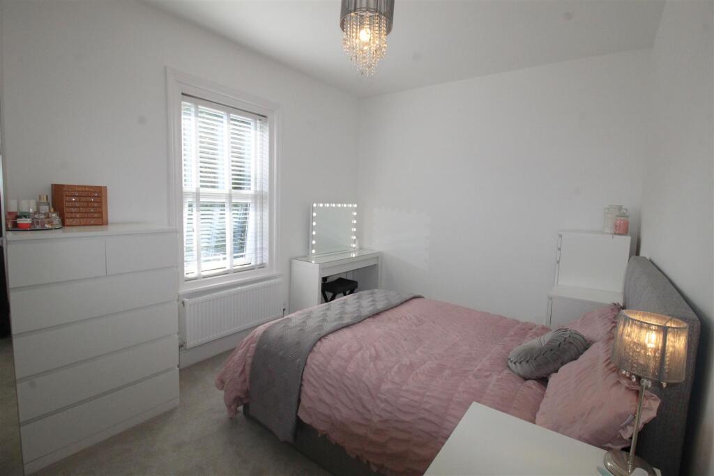 Park Rd, 50A, bed 3.JPG