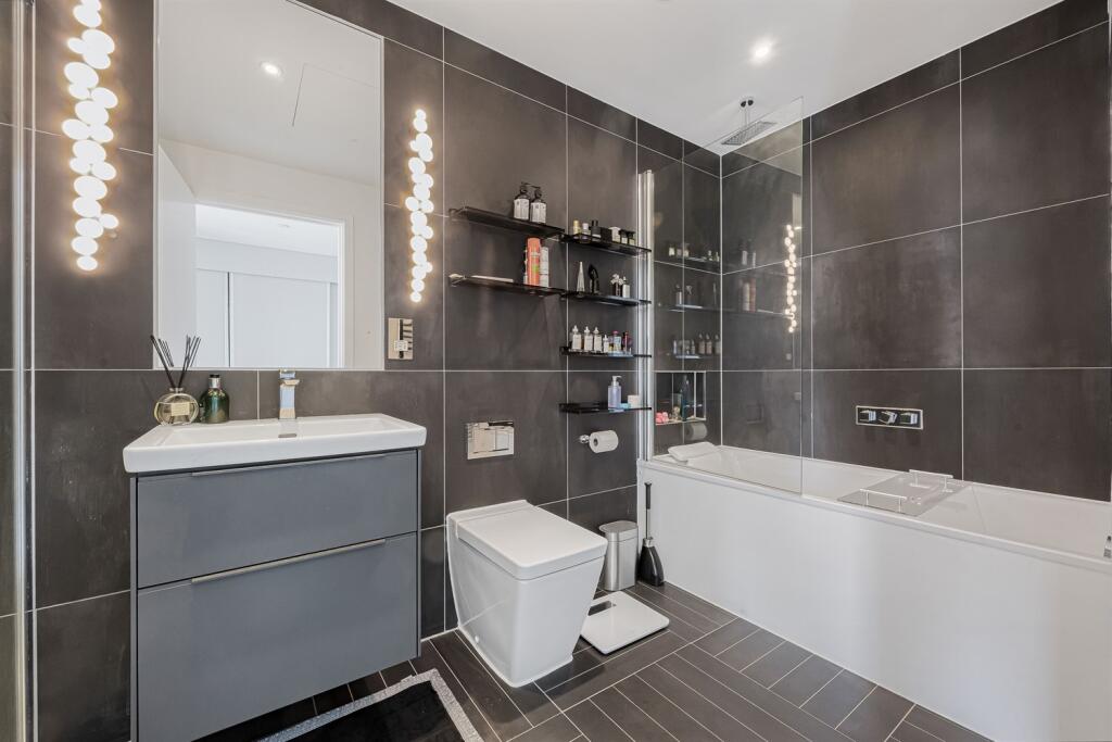 En Suite Bathroom