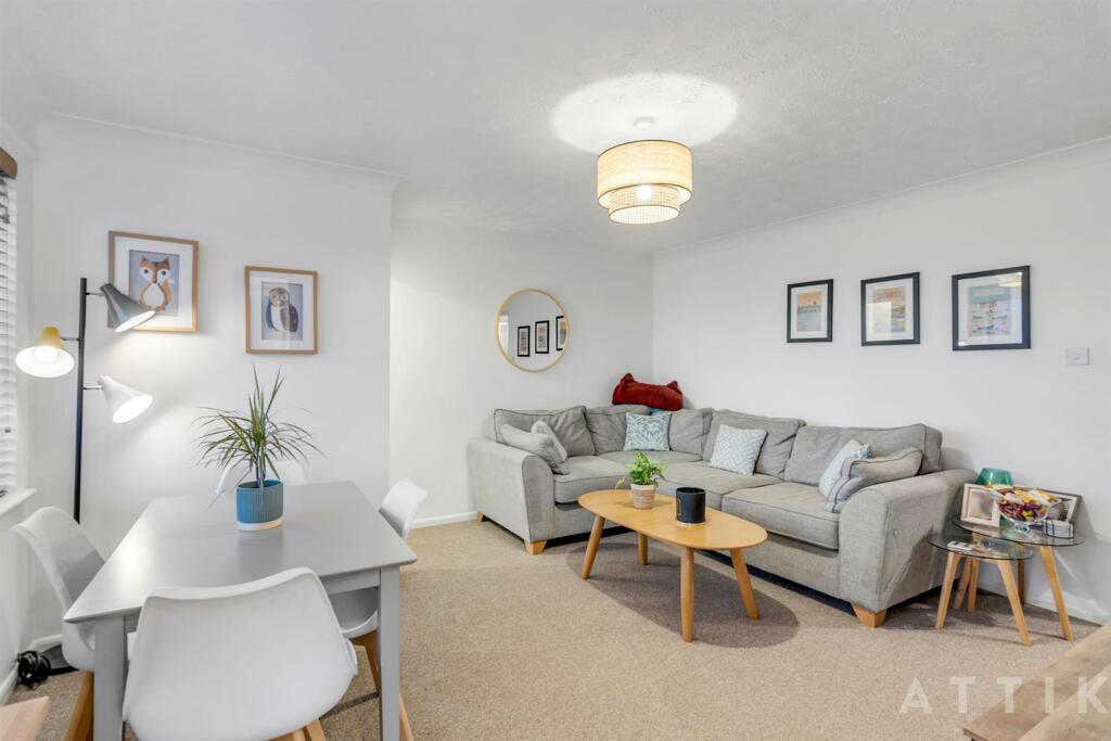 93 Dukes Drive Halesworth IP19 8TJ (17).jpg