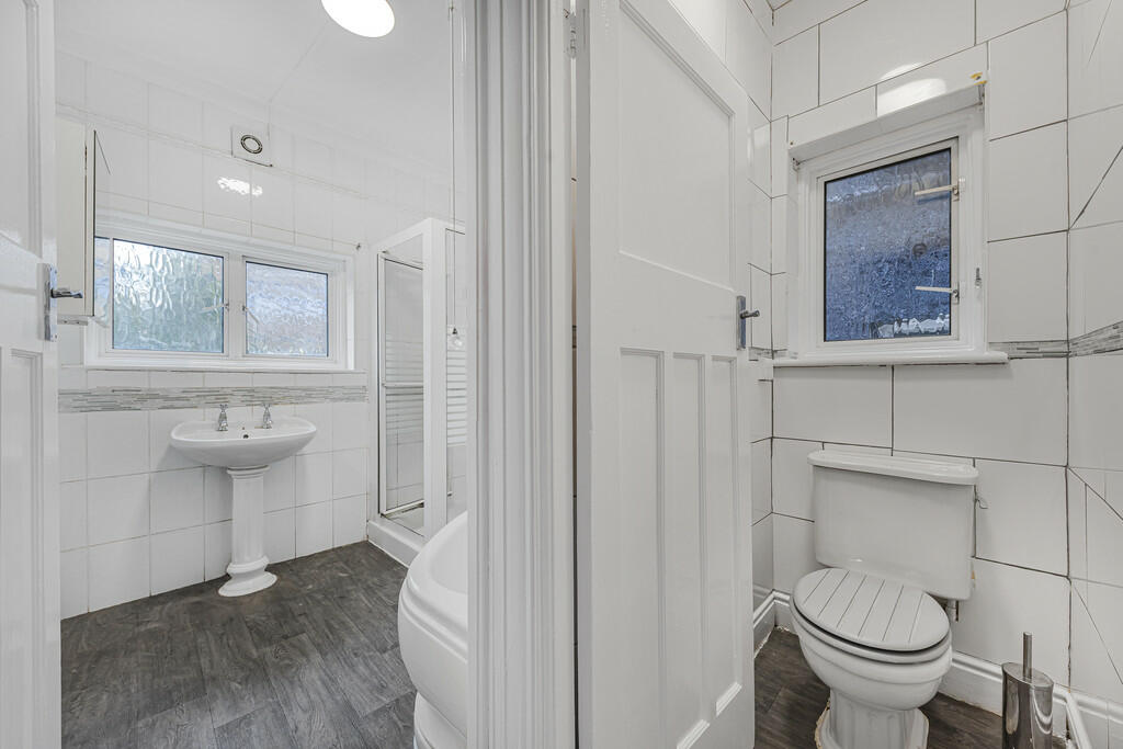 Bathroom &amp; W....