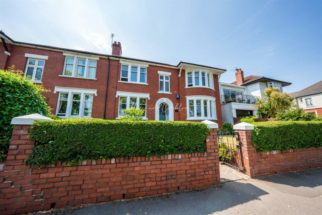 Lake Road West, Roath Park, HernCrabtree (19).jpg