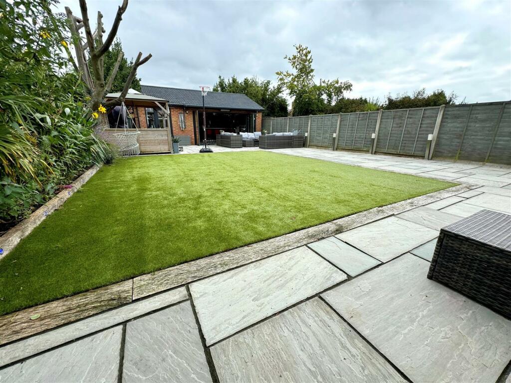 garden 4.jpg